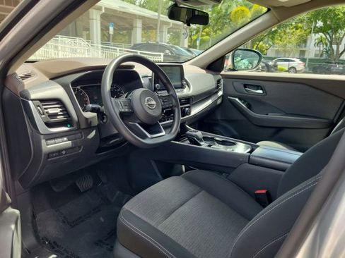 Used 2023 Nissan Rogue SV image 10