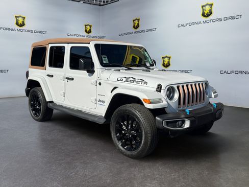 Used 2022 Jeep Wrangler Unlimited Sahara AWD/4WD image 7