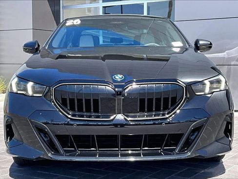 Used 2025 BMW 550e xDrive 550e xDrive w/ Premium Package image 2