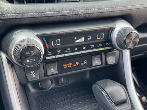 Certified 2022 Toyota RAV4 XLE w/ Convenience Package AWD/4WD image 23