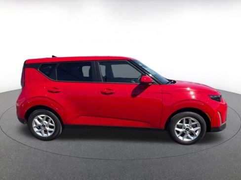 Used 2025 Kia Soul LX w/ LX Technology Package image 16