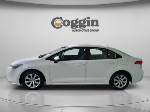 Used 2024 Toyota Corolla LE image 3