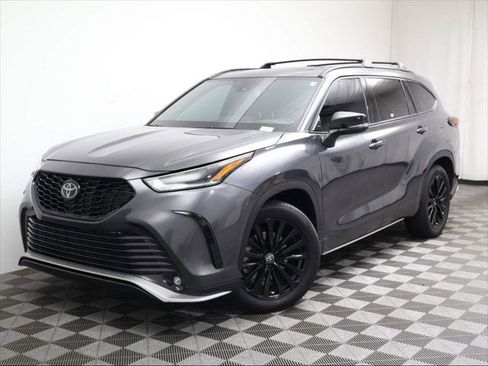 Used 2024 Toyota Highlander XSE FWD image 1