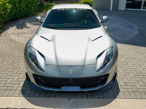 Used 2018 Ferrari 812 Superfast RWD image 5