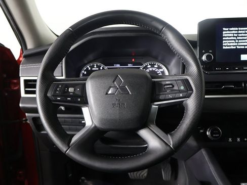 Used 2024 Mitsubishi Outlander SE image 41