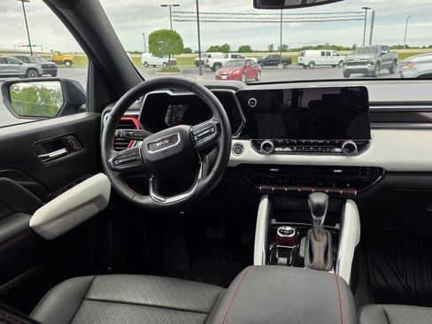 Used 2026 GMC Canyon AT4X AWD/4WD image 4