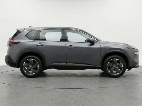 Used 2025 Nissan Rogue SV AWD/4WD image 11