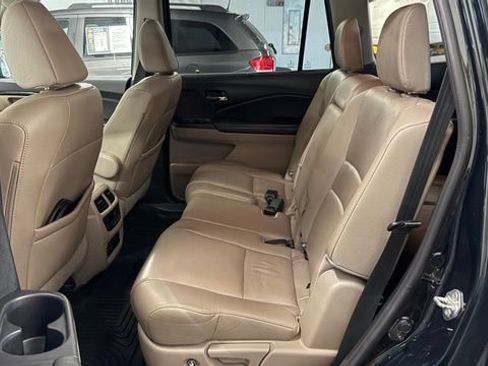 Used 2017 Honda Pilot Touring image 32