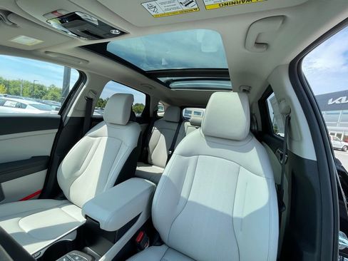 New 2026 Kia Sportage EX w/ EX Panorama Roof Package FWD image 19