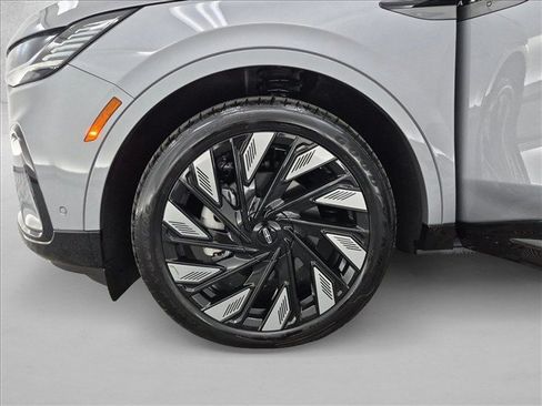 Used 2024 Lincoln Nautilus Reserve w/ Equipment Group 202A AWD/4WD image 28