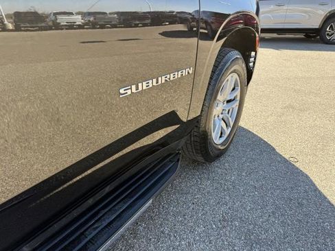 Used 2022 Chevrolet Suburban LT w/ Luxury Package image 12