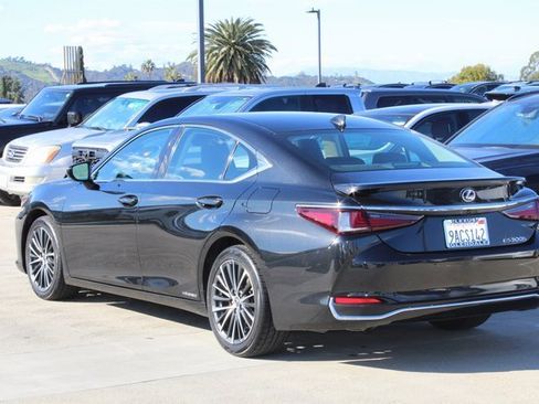 Certified 2022 Lexus ES 300h w/ Premium Package image 19