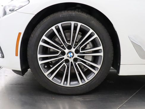 Used 2019 BMW 530i w/ Convenience Package RWD image 44