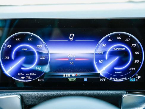 Used 2024 Mercedes-Benz EQB 300 4MATIC image 23