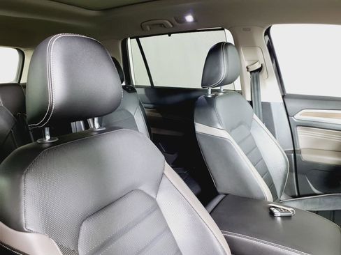 Used 2021 Volkswagen Atlas SEL Premium image 10