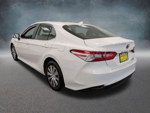 Used 2019 Toyota Camry LE FWD image 6