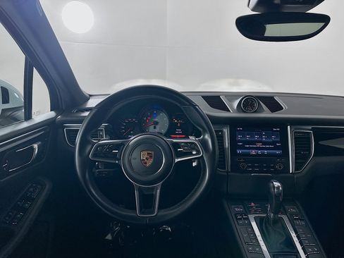 Used 2018 Porsche Macan S image 14