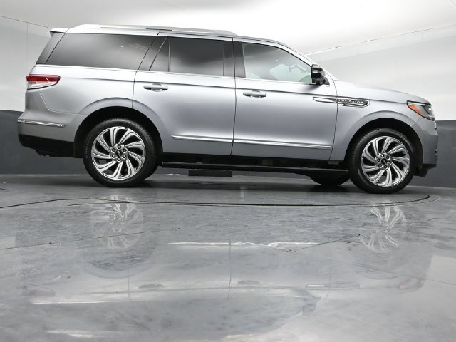 Certified 2023 Lincoln Navigator Reserve AWD/4WD image 46