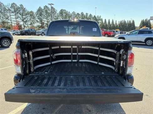 Used 2022 Toyota Tacoma TRD Sport image 18