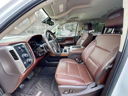 Used 2018 Chevrolet Silverado 2500 High Country w/ Duramax Plus Package AWD/4WD image 9