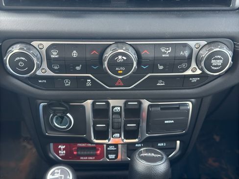 Used 2025 Jeep Gladiator Rubicon w/ Convenience Group image 20