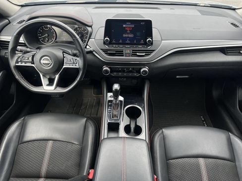 Used 2024 Nissan Altima 2.5 SR FWD image 2