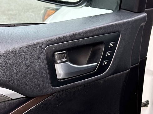 Used 2019 Toyota Highlander Limited image 19