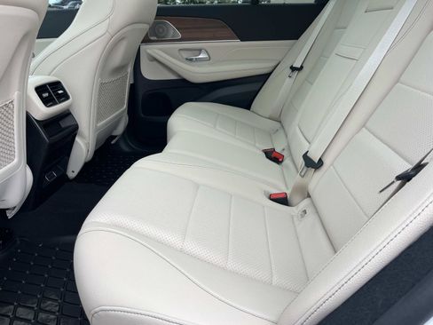 Used 2025 Mercedes-Benz GLE 350 4MATIC image 17