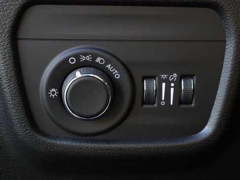 New 2025 Jeep Grand Cherokee L Altitude image 12