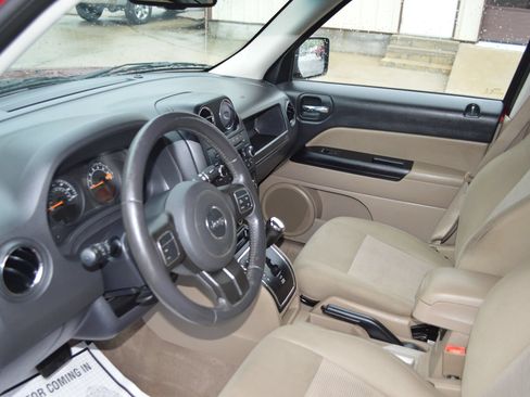Used 2016 Jeep Patriot Latitude FWD image 14