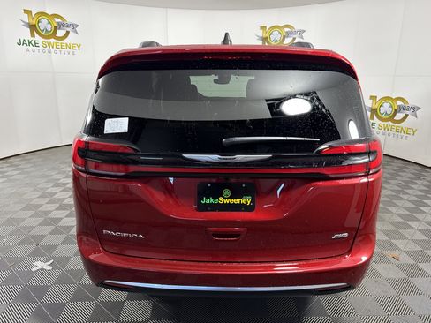 New 2026 Chrysler Pacifica Pinnacle AWD/4WD image 7