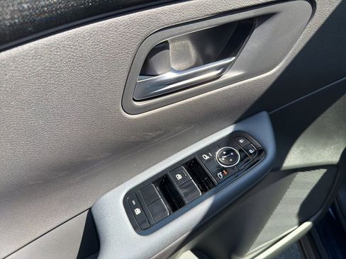 New 2026 Nissan Leaf FWD image 18