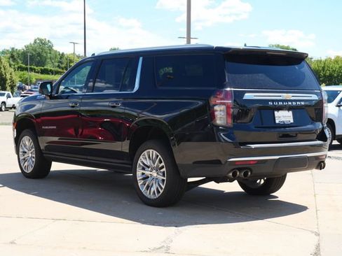 Used 2023 Chevrolet Suburban High Country AWD/4WD image 5