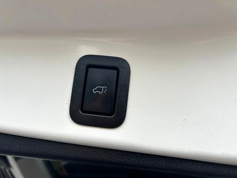 Used 2017 Toyota Highlander Limited w/ Carpet Mat Package AWD/4WD image 22