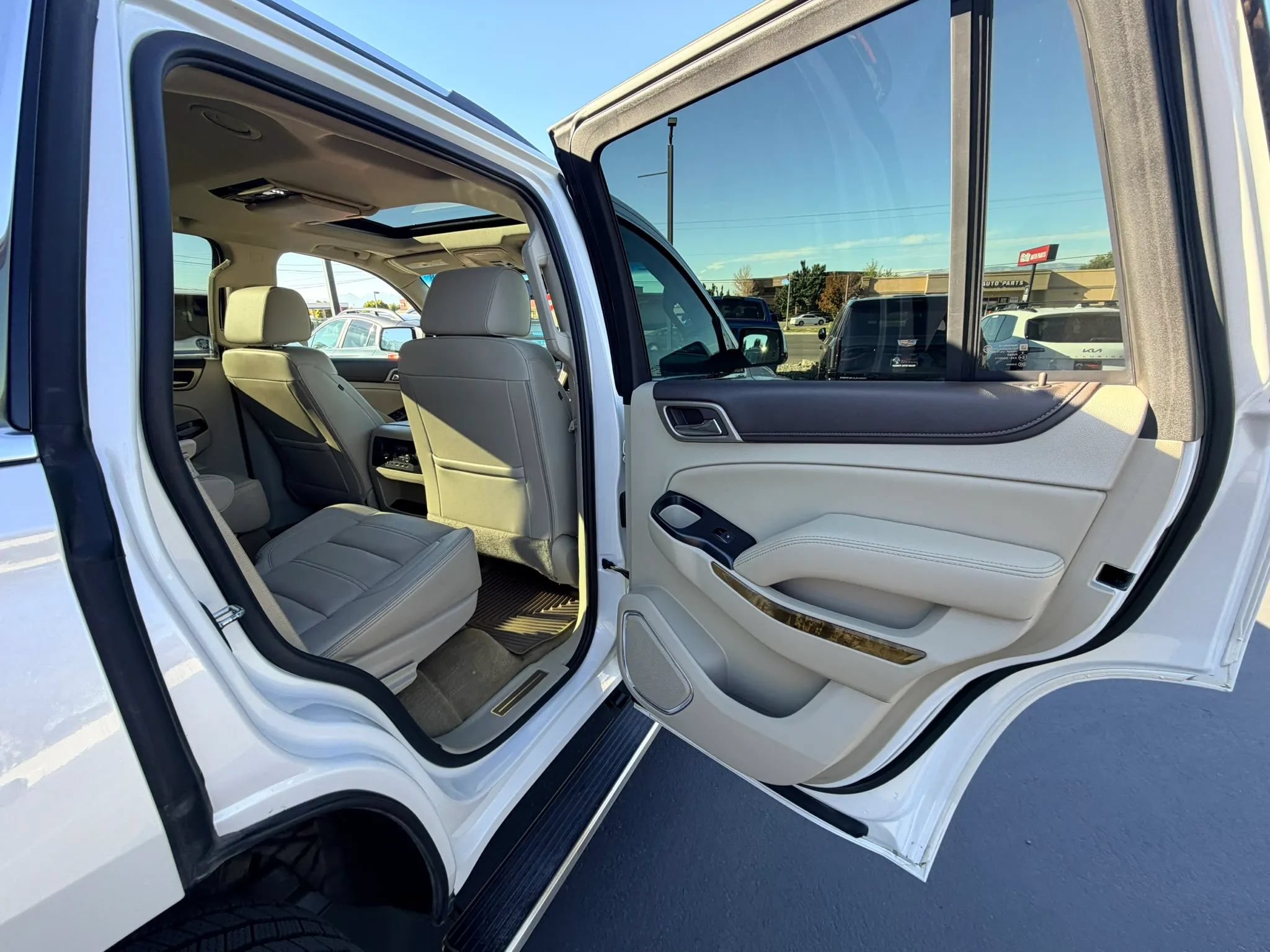 Used 2017 GMC Yukon Denali w/ Open Road Package AWD/4WD image 25
