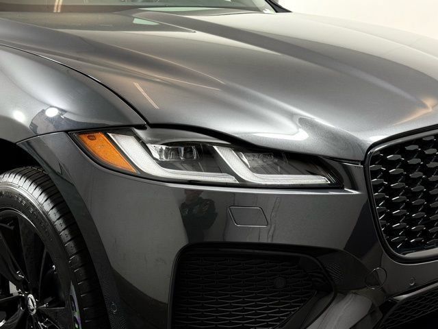 Used 2026 Jaguar F-PACE R-Dynamic S AWD/4WD image 15