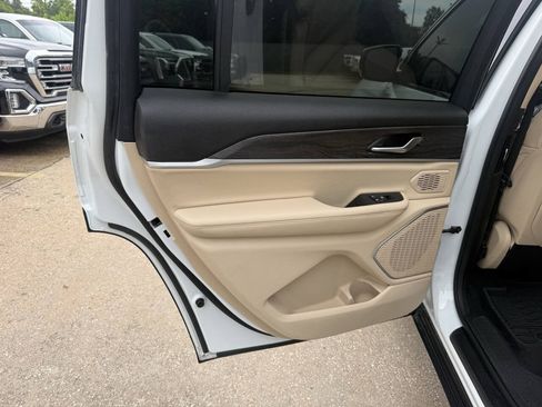 Used 2021 Jeep Grand Cherokee L Limited RWD image 15