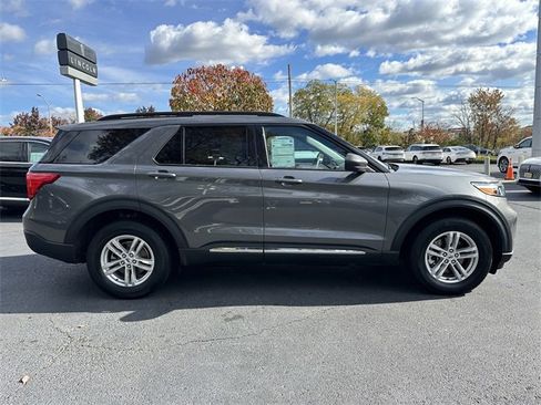Certified 2022 Ford Explorer XLT image 4
