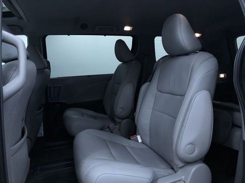 Used 2015 Toyota Sienna XLE image 23