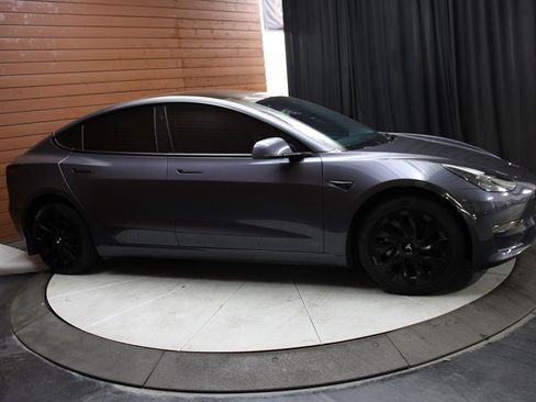 Used 2023 Tesla Model 3 Standard Range image 16