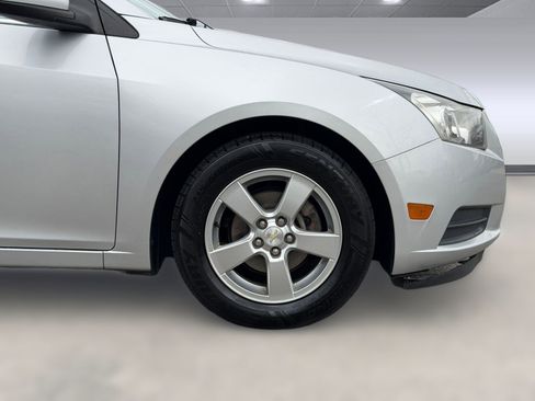 Used 2014 Chevrolet Cruze LT image 12