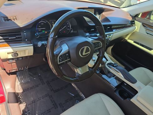 Used 2016 Lexus ES 300h w/ Luxury Package w/Wood Trim FWD image 19
