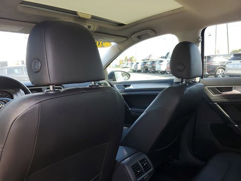 Used 2017 Volkswagen Golf S image 10