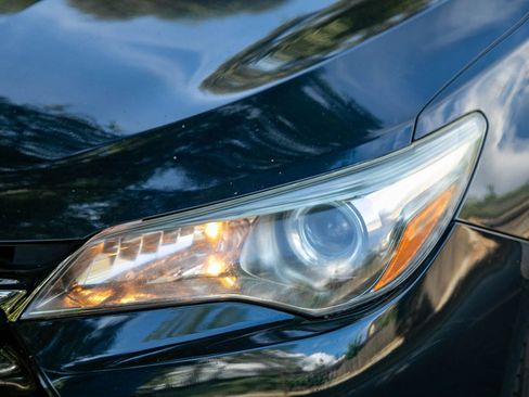 Used 2017 Toyota Camry SE image 7