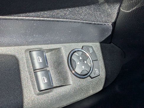 Used 2017 Ford Mustang Coupe RWD image 22