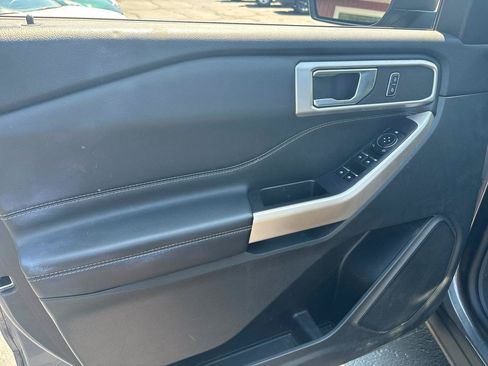 Used 2023 Ford Explorer XLT AWD/4WD image 9