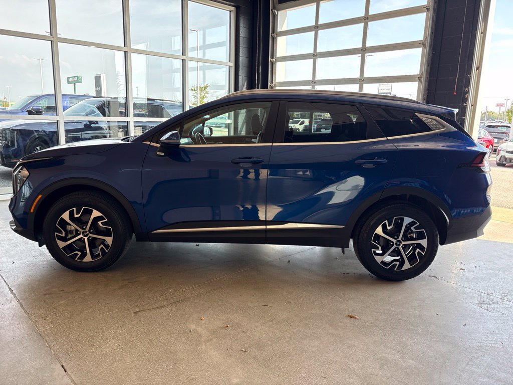 Certified 2023 Kia Sportage EX AWD/4WD image 7
