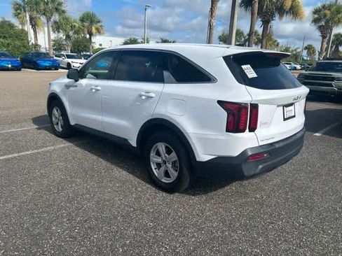 Used 2023 Kia Sorento LX FWD image 14