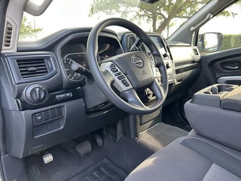 Used 2023 Nissan Titan SV image 15
