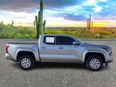 Used 2025 Toyota Tacoma SR5 image 6